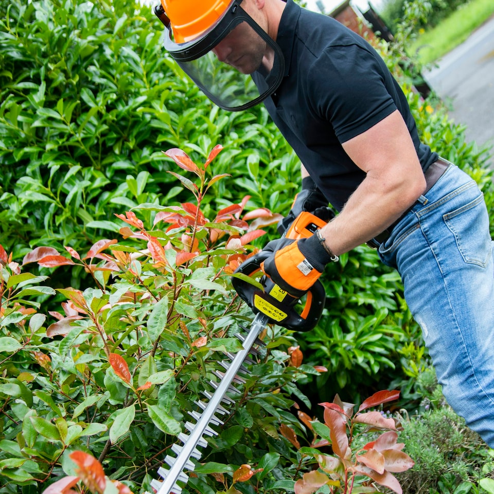 image 1 of Yard Force 40V 60cm Cordless Hedge Trimmer with 60cm Cutting Length - BODY ONLY - LH G60W - GR40 Range