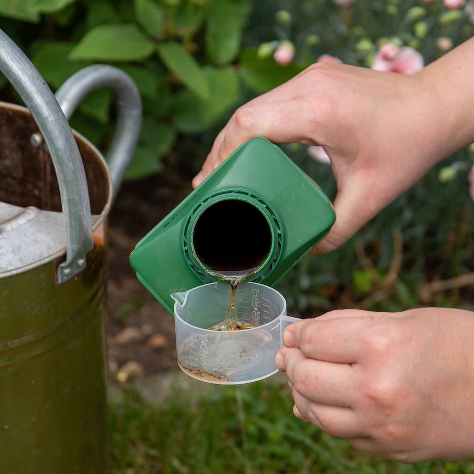 image 1 of Marshalls Garden Organic Liquid Flower Feed 1 Litre