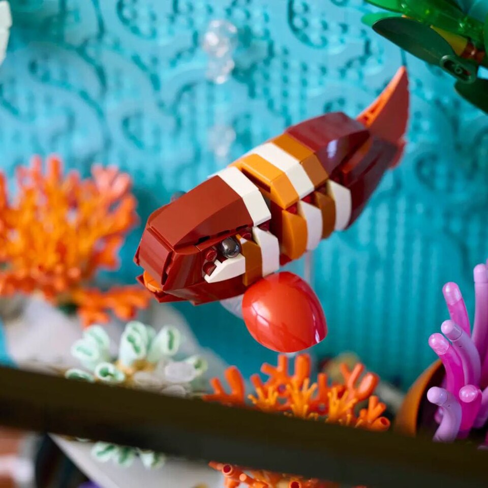image 1 of LEGO Icons Tropical Aquarium 10366