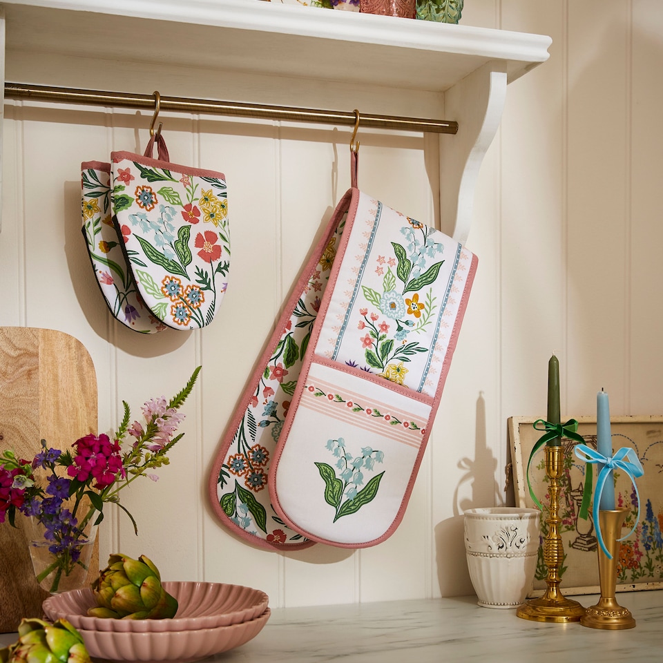 image 1 of Ulster Weavers Petals & Prose Double Oven Glove Pink