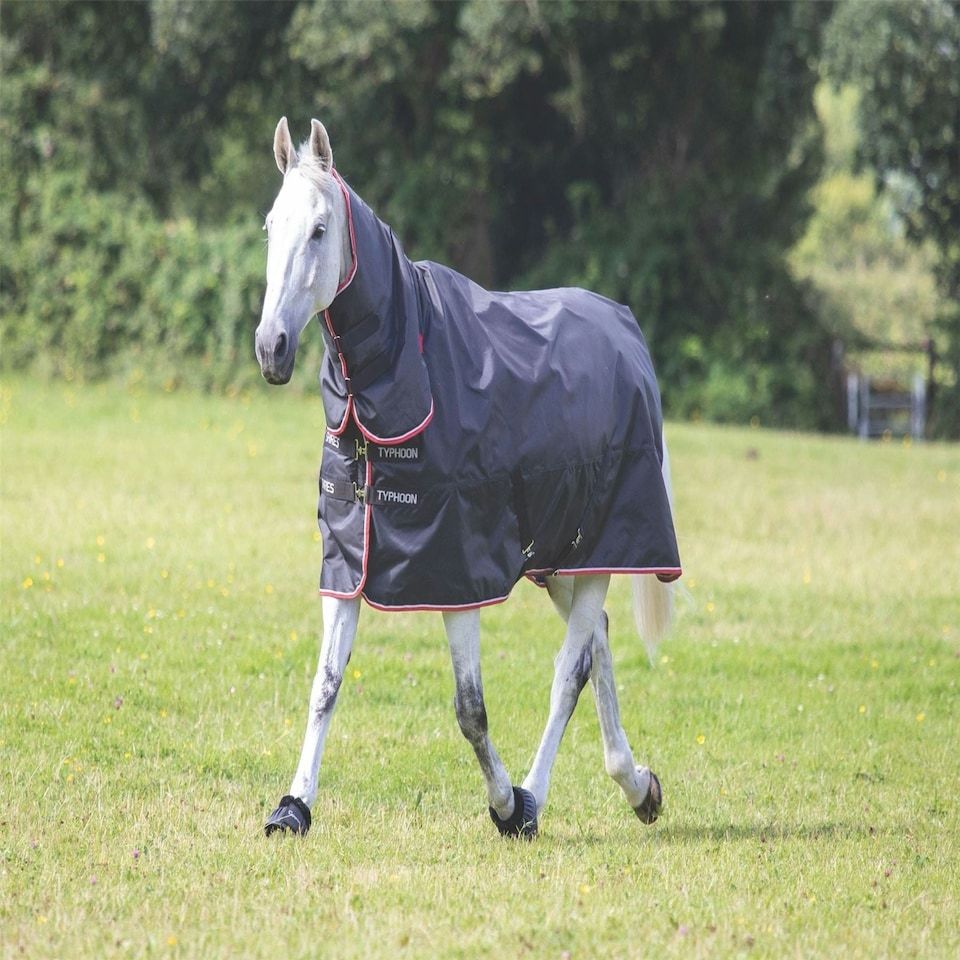 Shires Typhoon 200 Combo Turnout Rug Black | Size: 5ft 6
Colour: Black