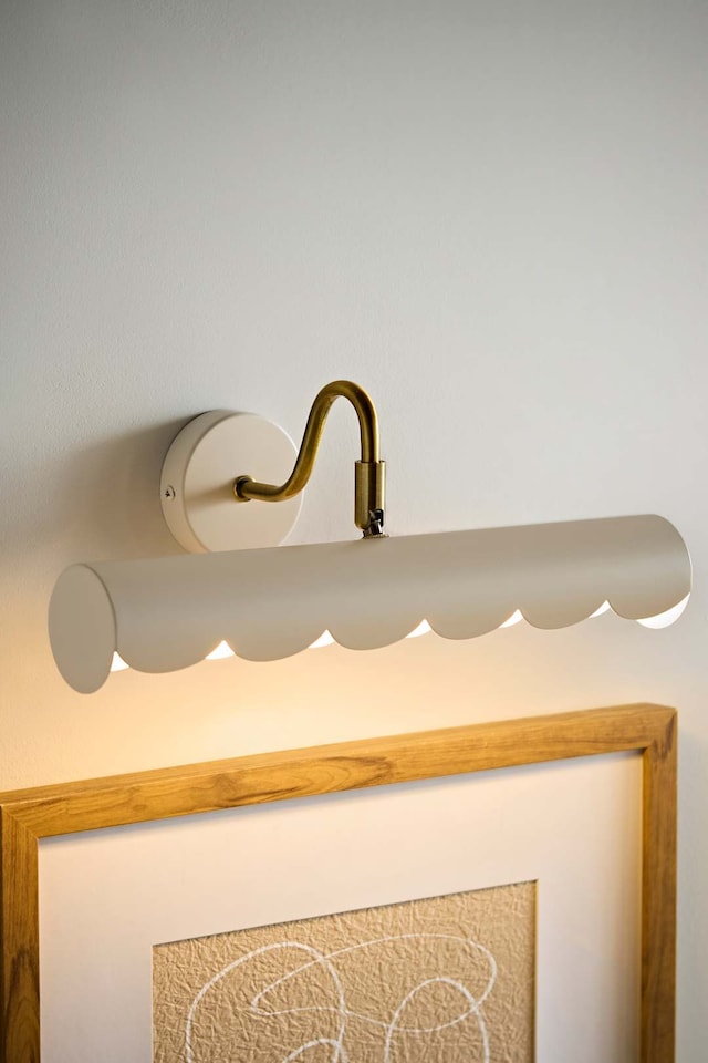 image 1 of ValueLights Millie Cream Flower Scallop Adjustable Picture Wall Light and Bulb