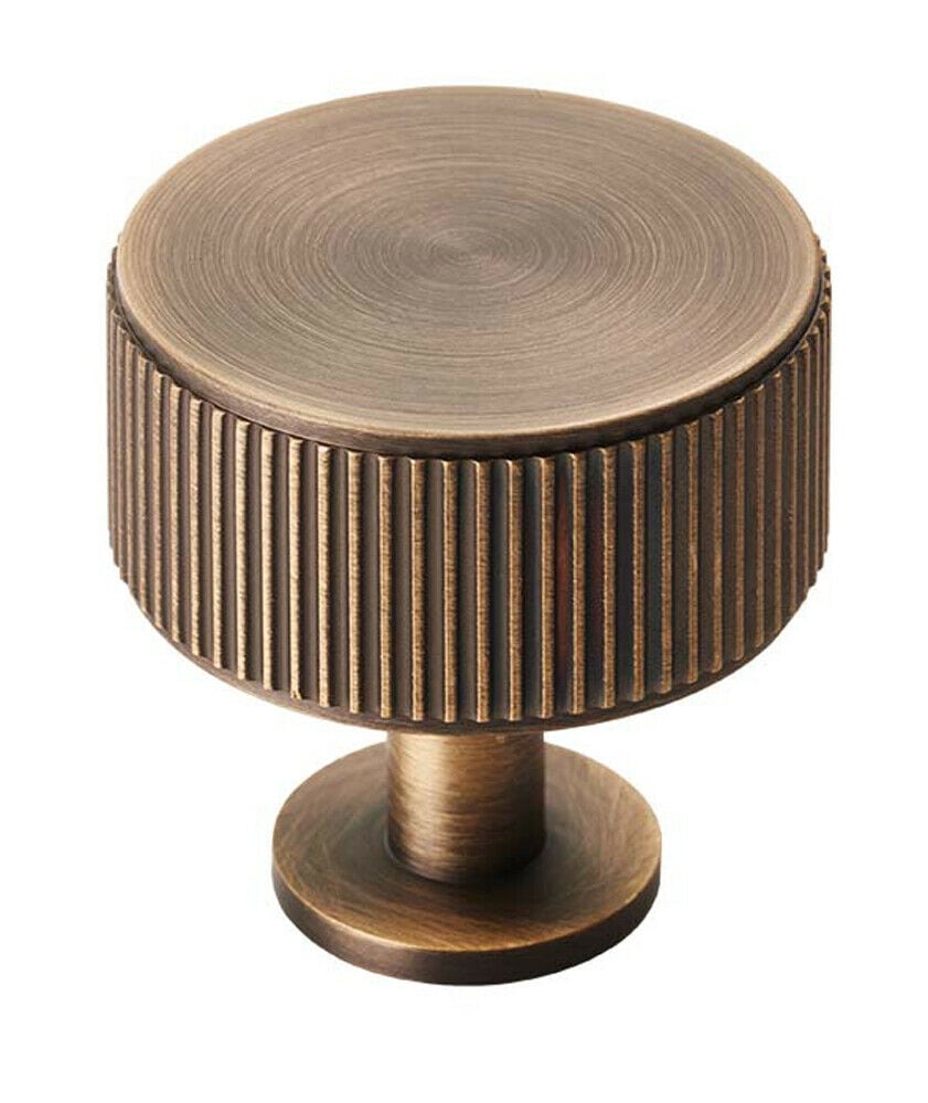 Loops Lined Radio Cupboard Door Knob - 35mm Diameter - Antique Brass Cabinet Handle in Metallics