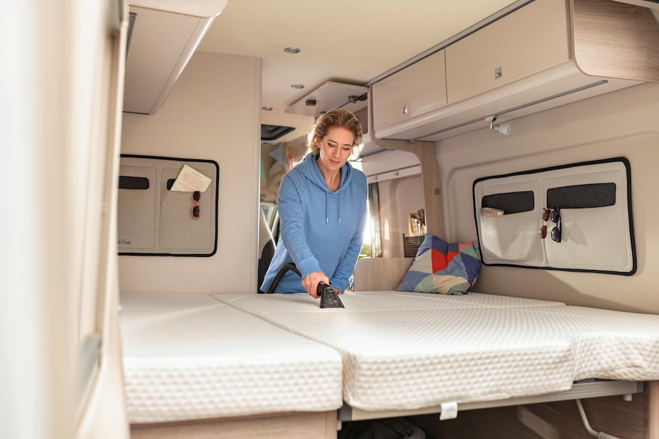 image 1 of Kärcher SE 3-18 Compact (Battery Set) White Spot Cleaner