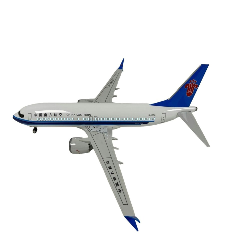 Large Scale Premium Model Airplane with Lights - China South Edition Decorative Gift
