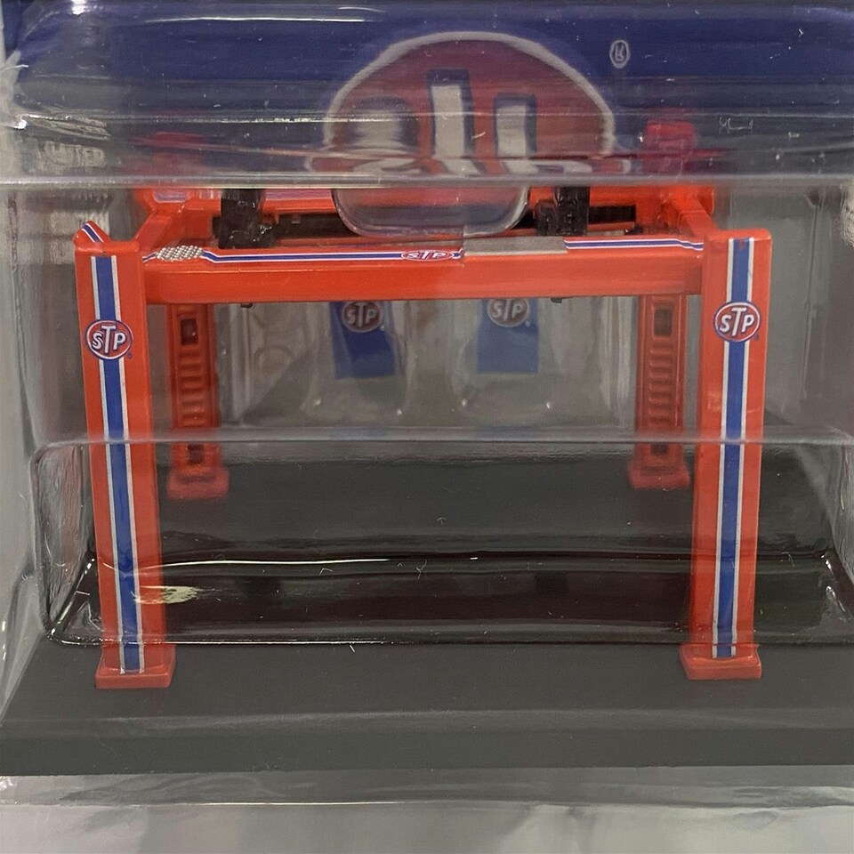 image 1 of STP Four Post Lift Series 2 1:64 Scale Greenlight 16120A