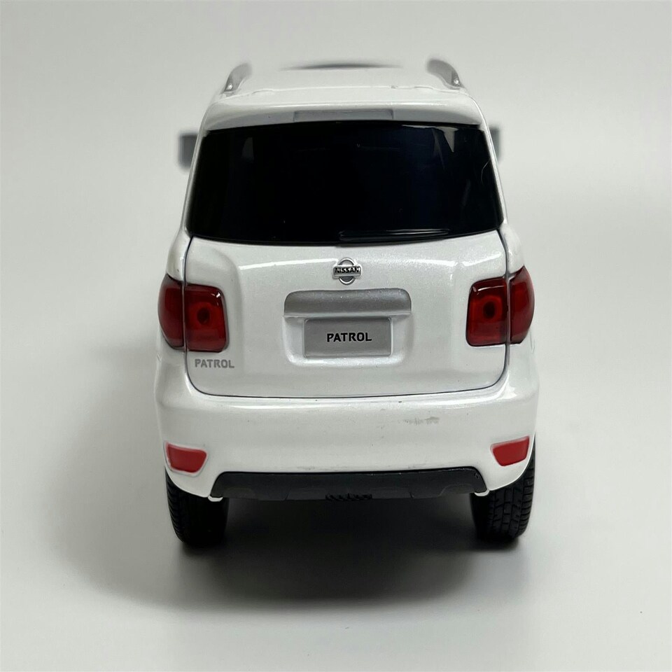 image 1 of Nissan Patrol Y62 White LHD 1:32 Scale Tayumo 32115013
