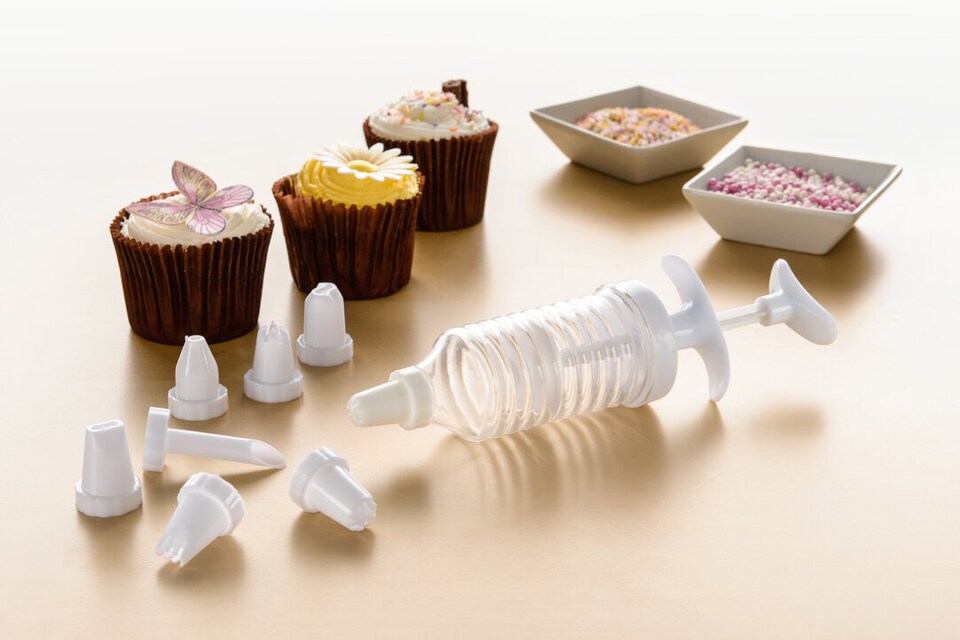 image 1 of Hallie White And Clear Pp Cake Decorating Set