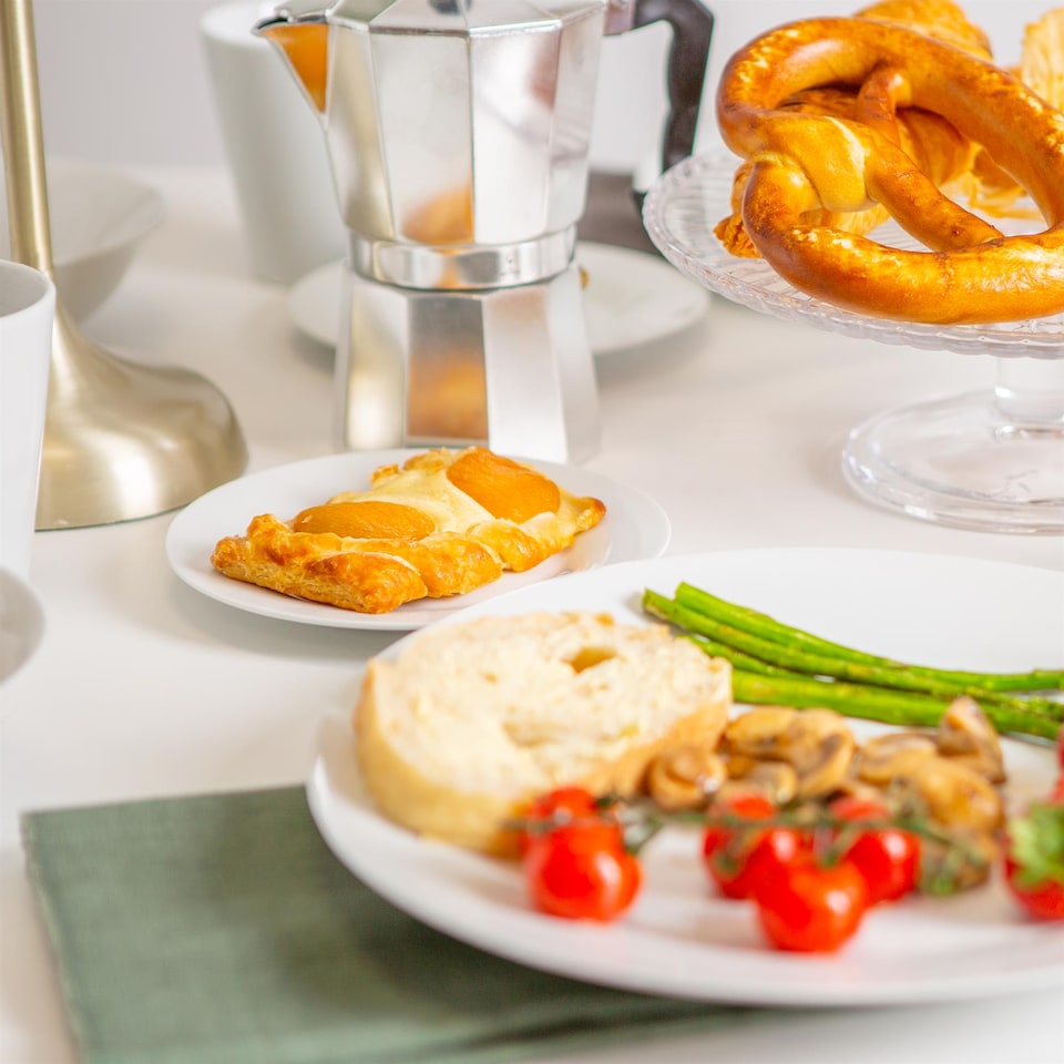 image 1 of Argon Tableware 18pc White Porcelain Dinner Set