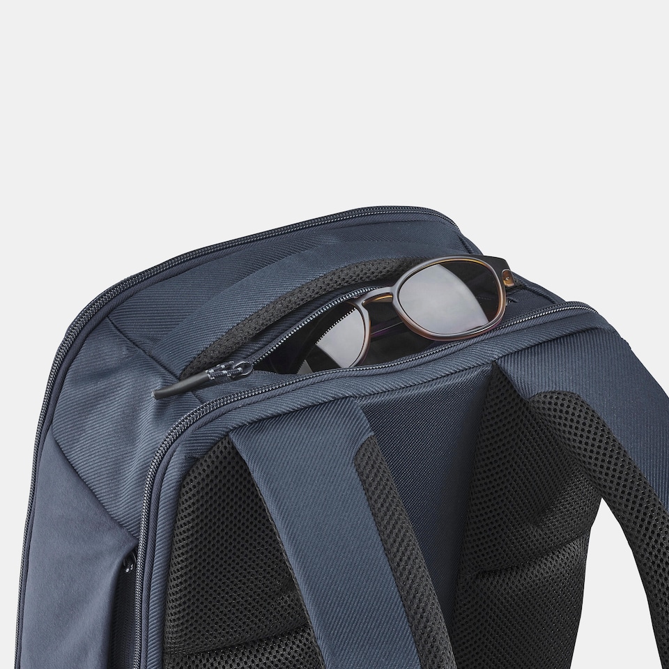 image 1 of Decathlon Multi-pocket hiking backpack 23 L, Escape 500