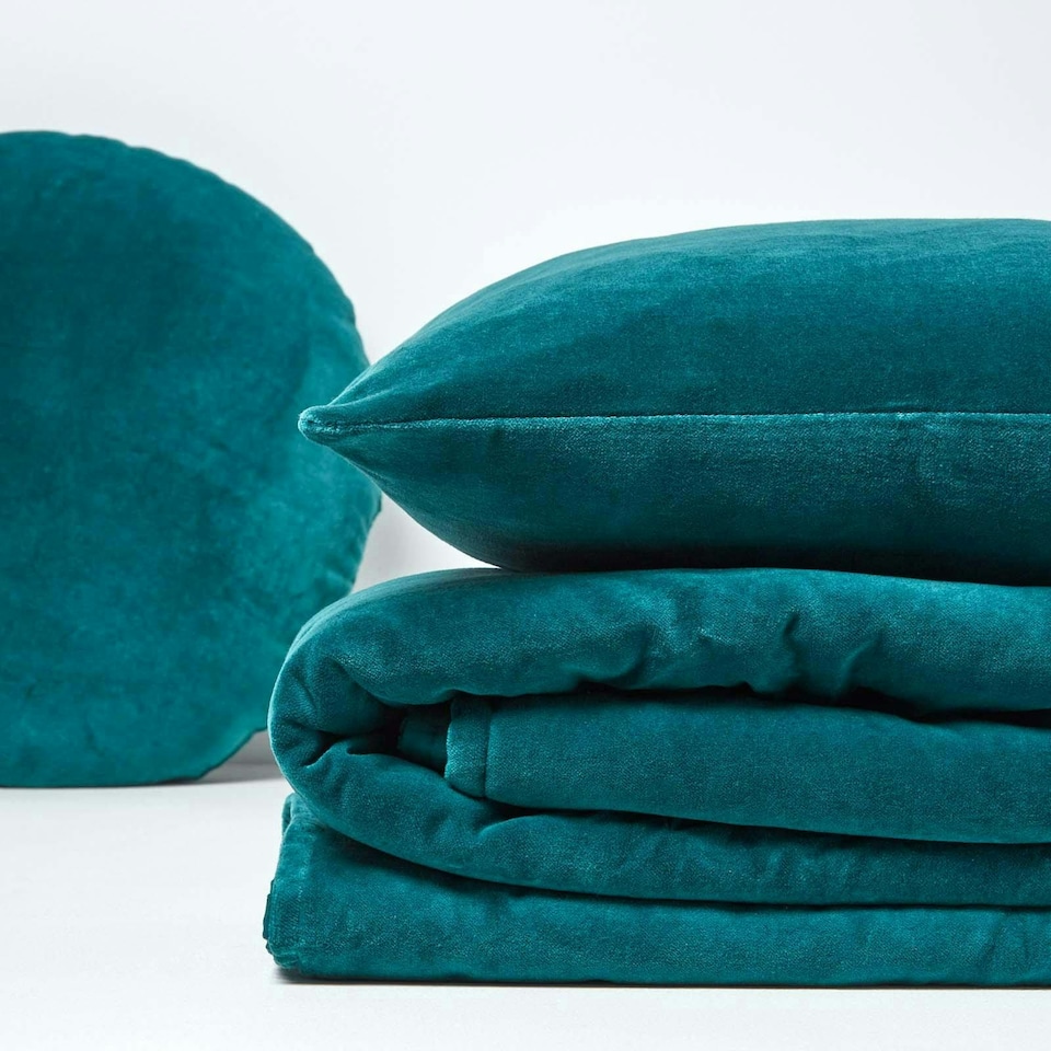 image 1 of Homescapes Teal Green Velvet Quilted Throw - 125 x 150 cm | Green | 1