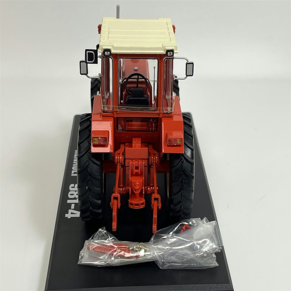 image 1 of Renault 981-4 Tractor 1:32 Scale Replicargi Rep 125