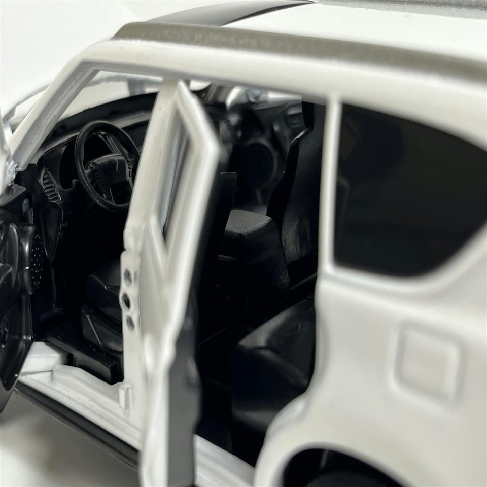 image 1 of Nissan Patrol Y62 White LHD 1:32 Scale Tayumo 32115013