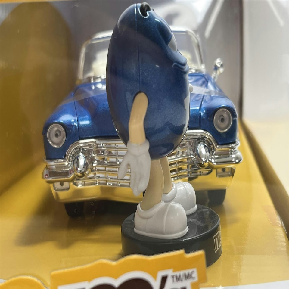 image 1 of M&M's Blue Figure and 1956 Cadillac Eldorado 1:24 Scale Jada 33726 253255067
