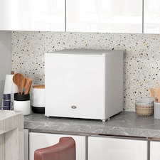 HOMCOM Tabletop Mini Freezer with 35 Litre Capacity, Small Lockable Freezer with Reversible Door, Two Keys, Adjustable Temperature and Removable Wire Shelf for Bedrooms, Home Office, White | White