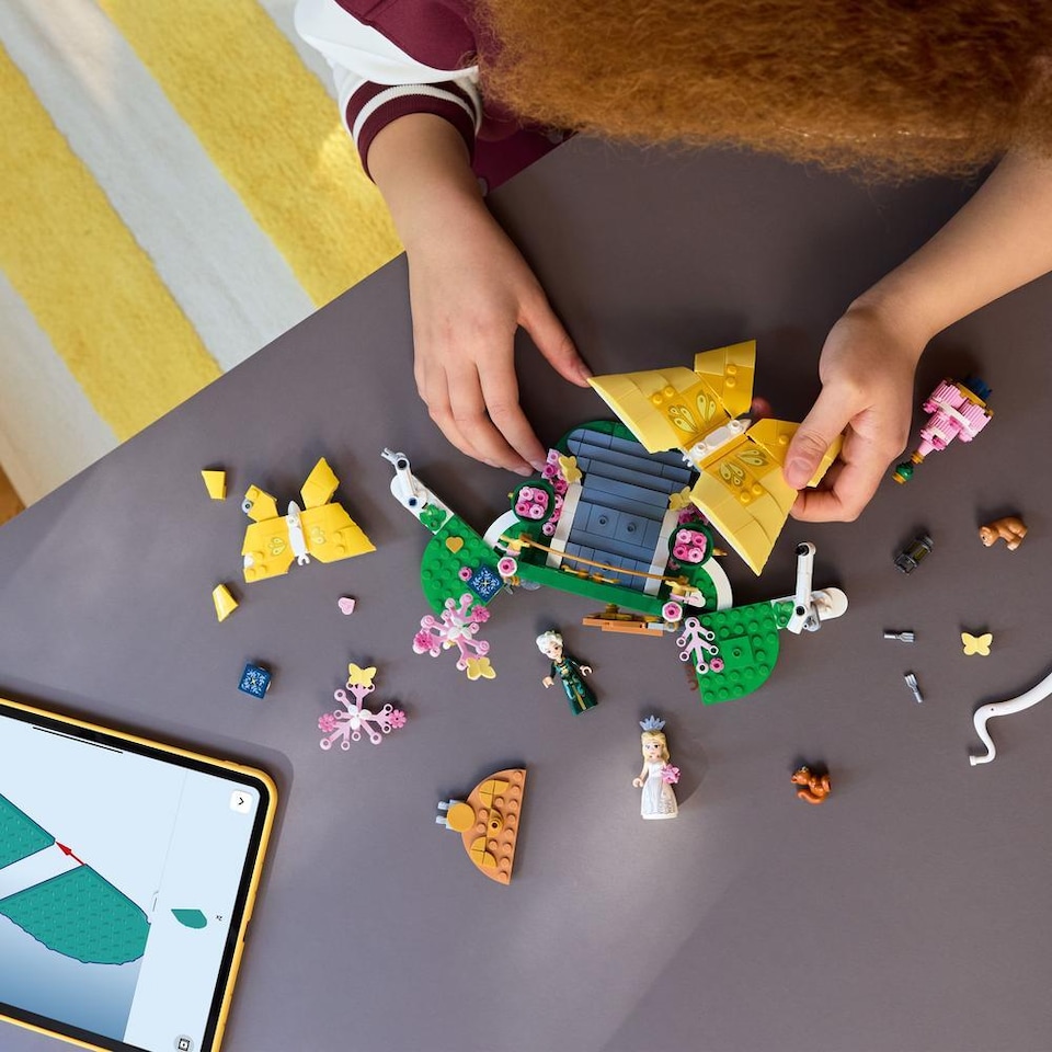 image 1 of Lego 75688 Wicked Glinda's Wedding Day 476 Piece Set