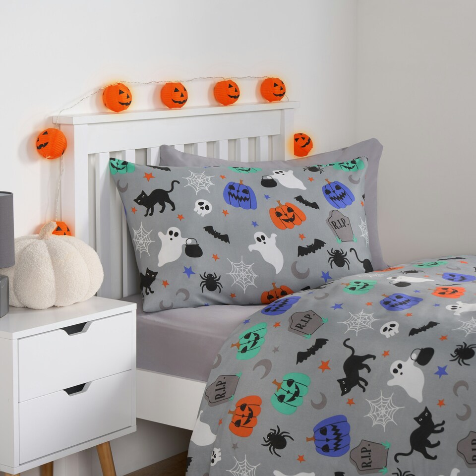 image 1 of OHS Halloween Pumpkin Ghost Ghouls Soft Plush Warm Duvet Cover and Pillowcase Bedding Set | Multi | Double