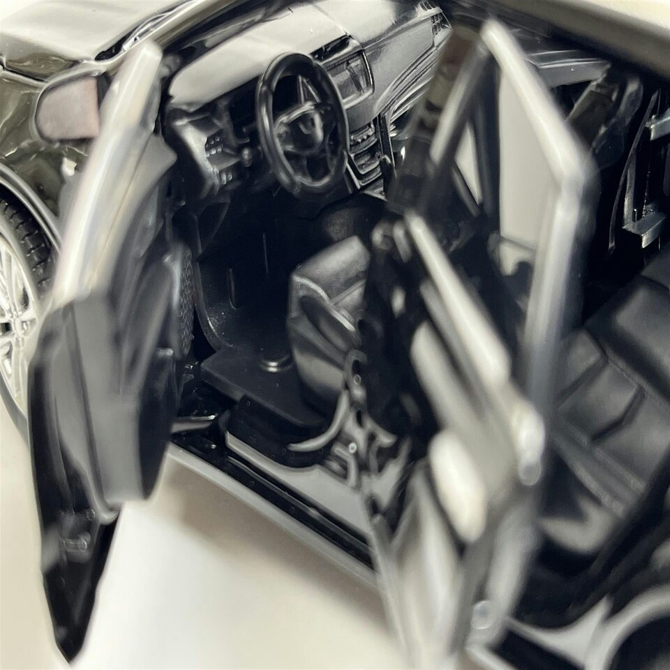 image 1 of Cadillac XT5 Black LHD 1:32 Scale Tayumo 32185010