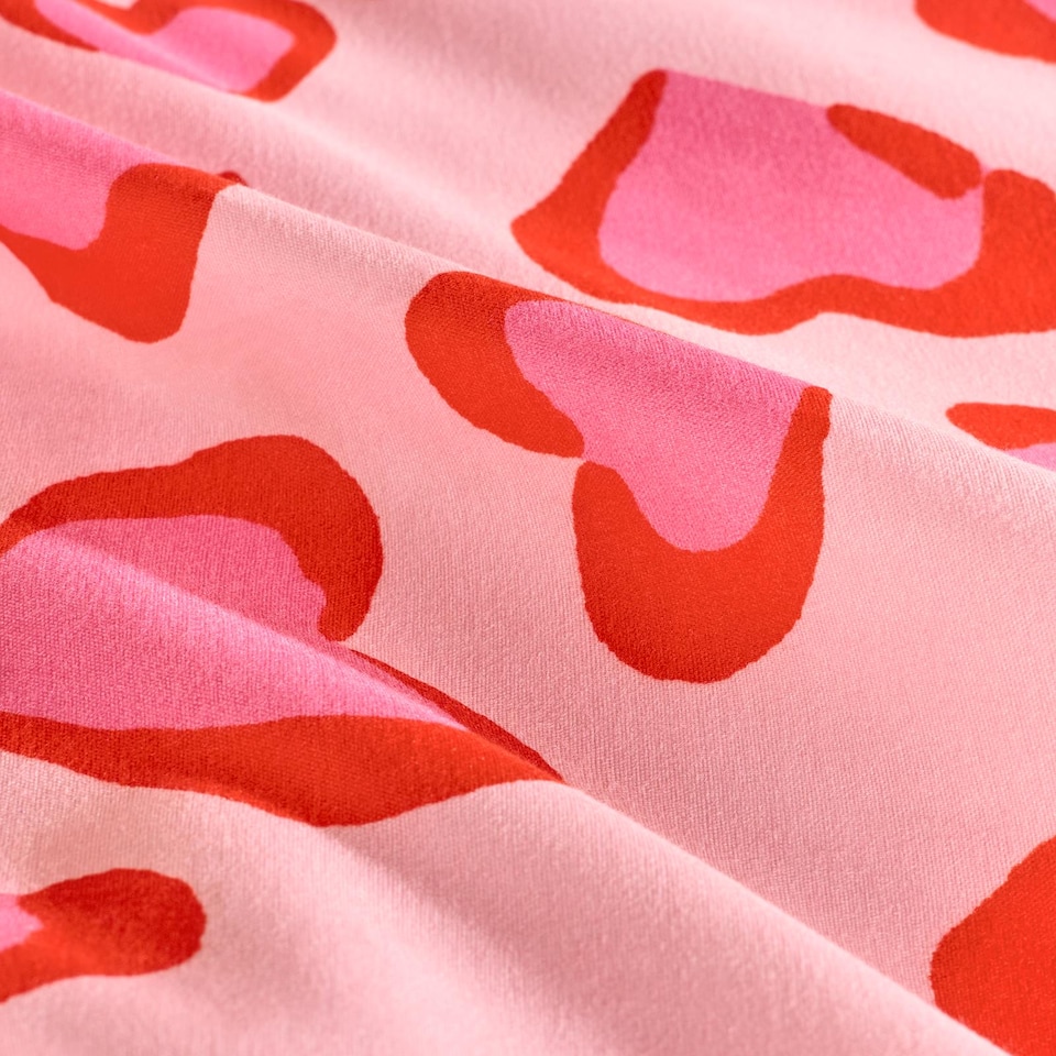 image 1 of OHS Kids Hearts Leopard Microfibre Bedding Set Duvet Cover with Pillowcase | Pink | Pink | Double