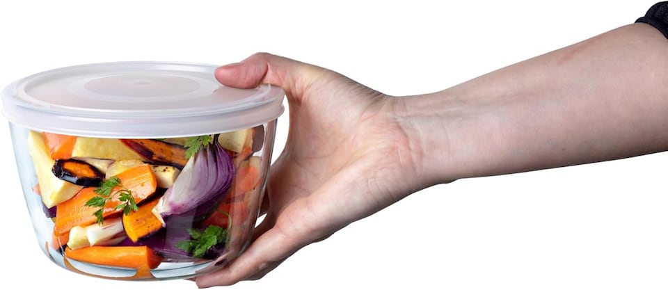 image 1 of Pyrex 0.6 litre Round Dish with lid