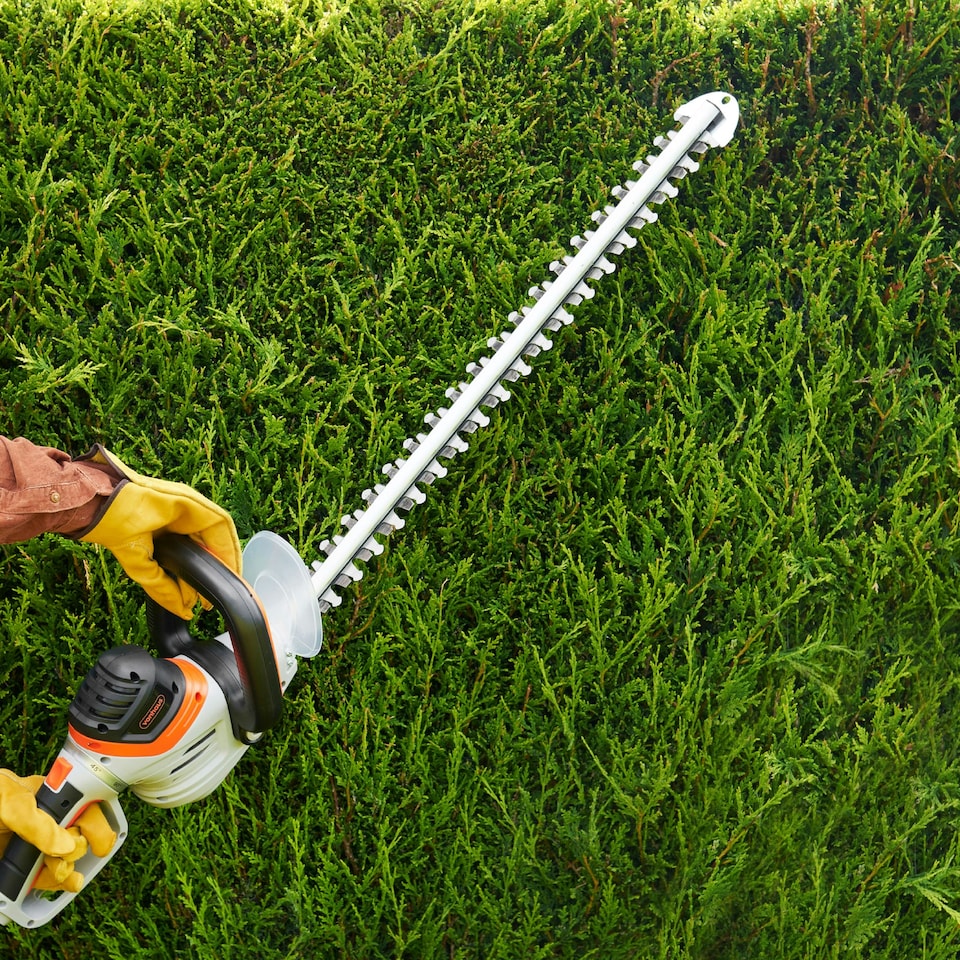 image 1 of VonHaus Hedge Trimmer 710W with Blade Cover & 10m Cable