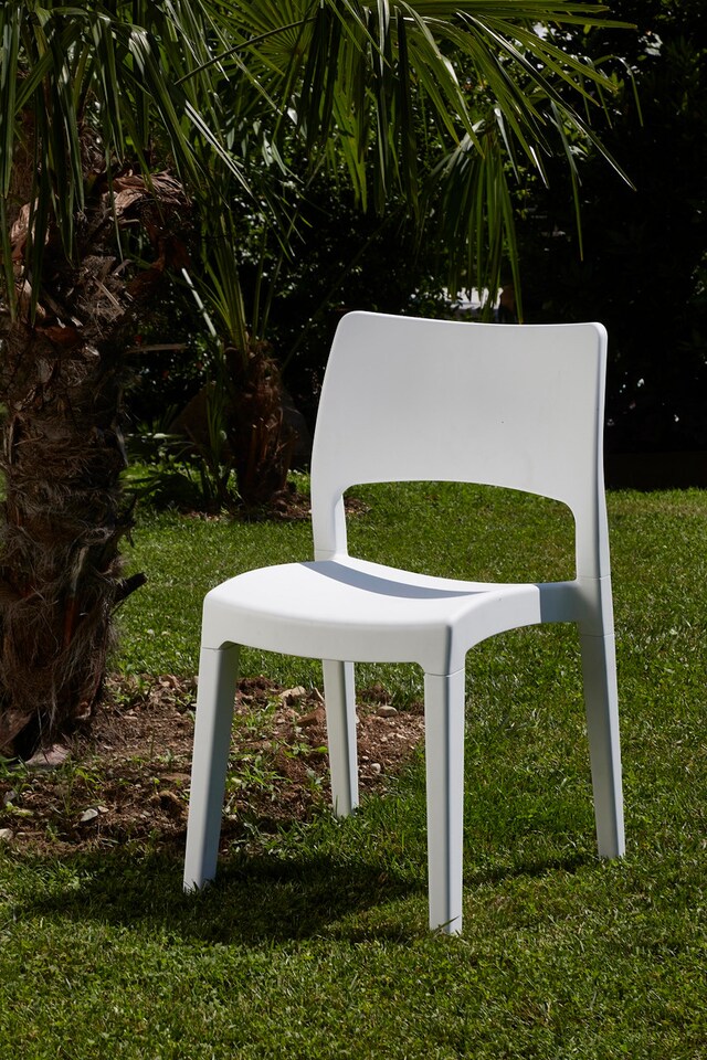 image 1 of White Modern Plastic Garden Chair | White | 1