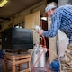 image 4 of COSTWAY 15L Paint Tank Pressure Paint Pot Adjusting Spray Gun