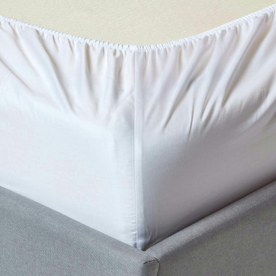 image 1 of Homescapes White Organic Cotton Fitted Cot Sheets 400 Thread Count, 2 Pack | White | One Size