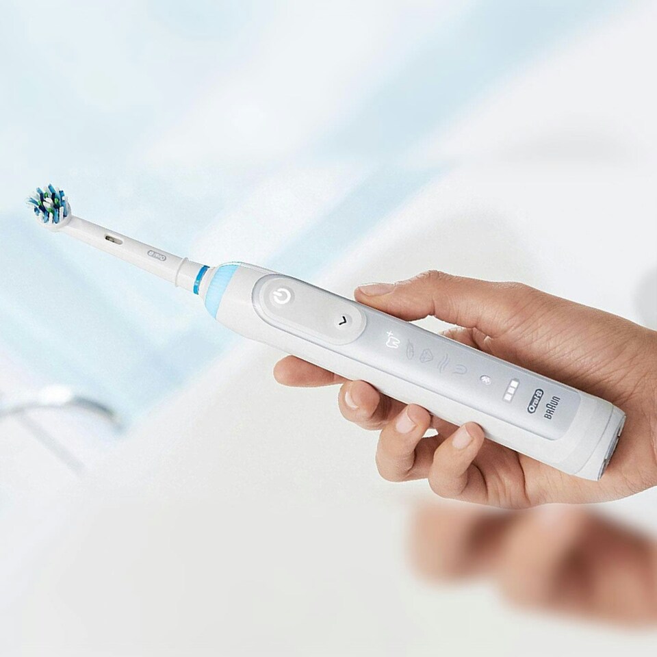 image 1 of Oral-B Genius 9000 CrossAction Electric 6 Modes Toothbrush with 4 Heads - White