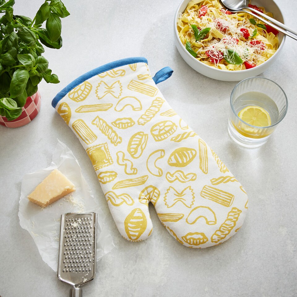 image 1 of Ulster Weavers Pasta Lovers Club Gauntlet Oven Glove Yellow
