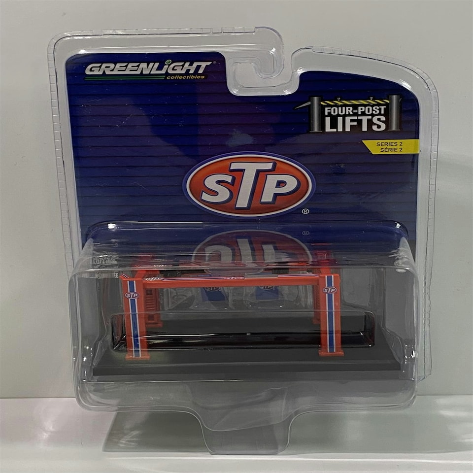 image 1 of STP Four Post Lift Series 2 1:64 Scale Greenlight 16120A