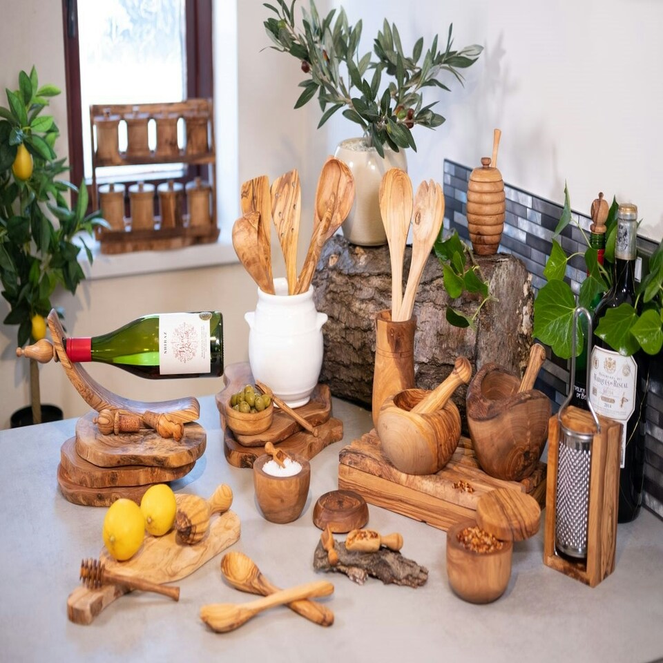 image 1 of Verano Spanish Ceramics Olive Wood Small Serving Board w/ Handle - 26x12cm Brown