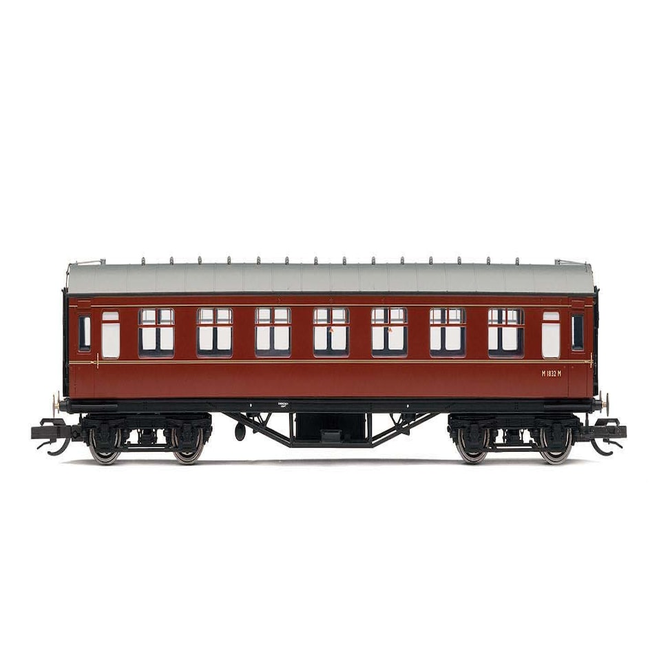 Hornby TT:120 57' Corridor Third Coach M1832M BR