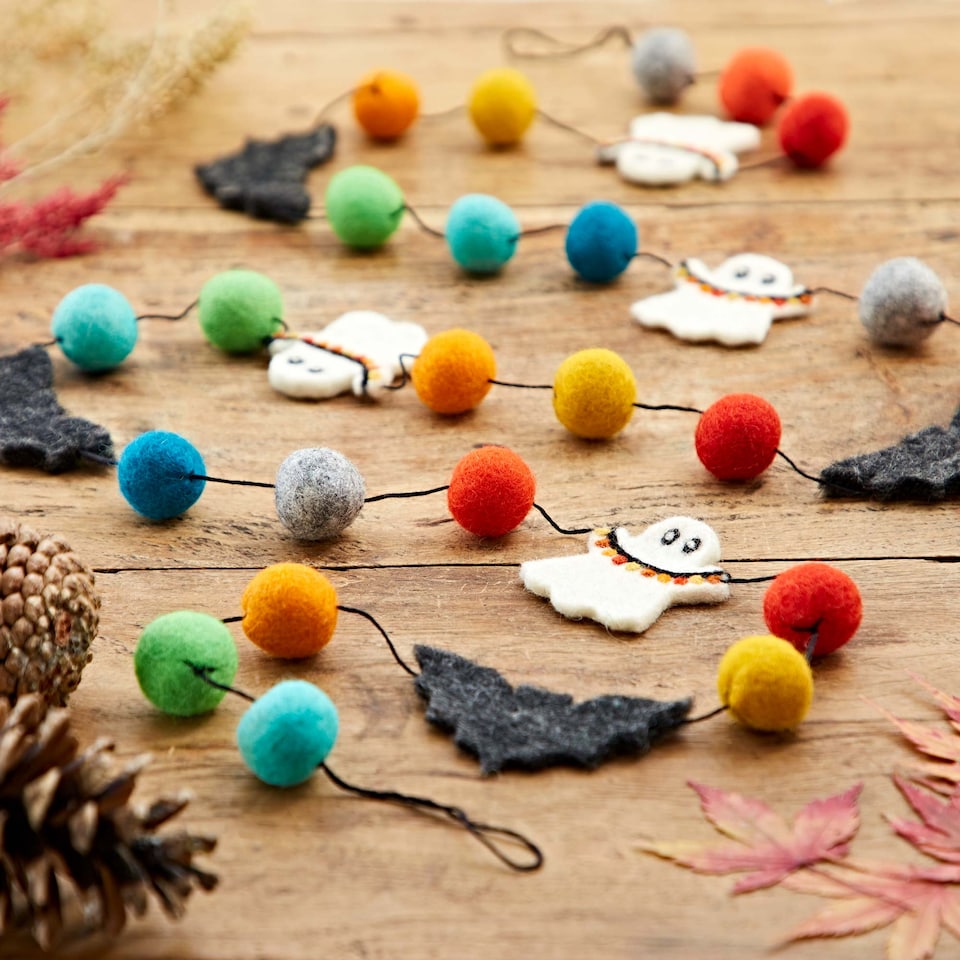 image 1 of Felt Ghosts and Bats Halloween Garland