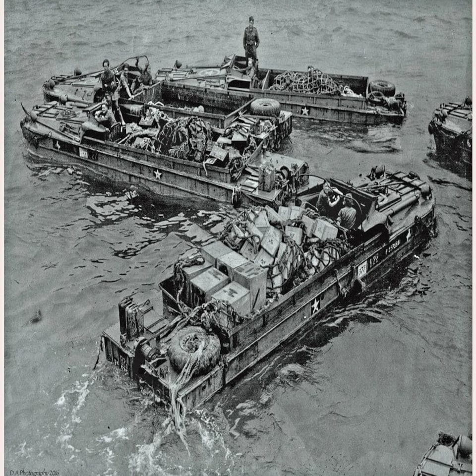 image 1 of DUKW Amphibia- COBI 3110 - 508 brick amphibious car