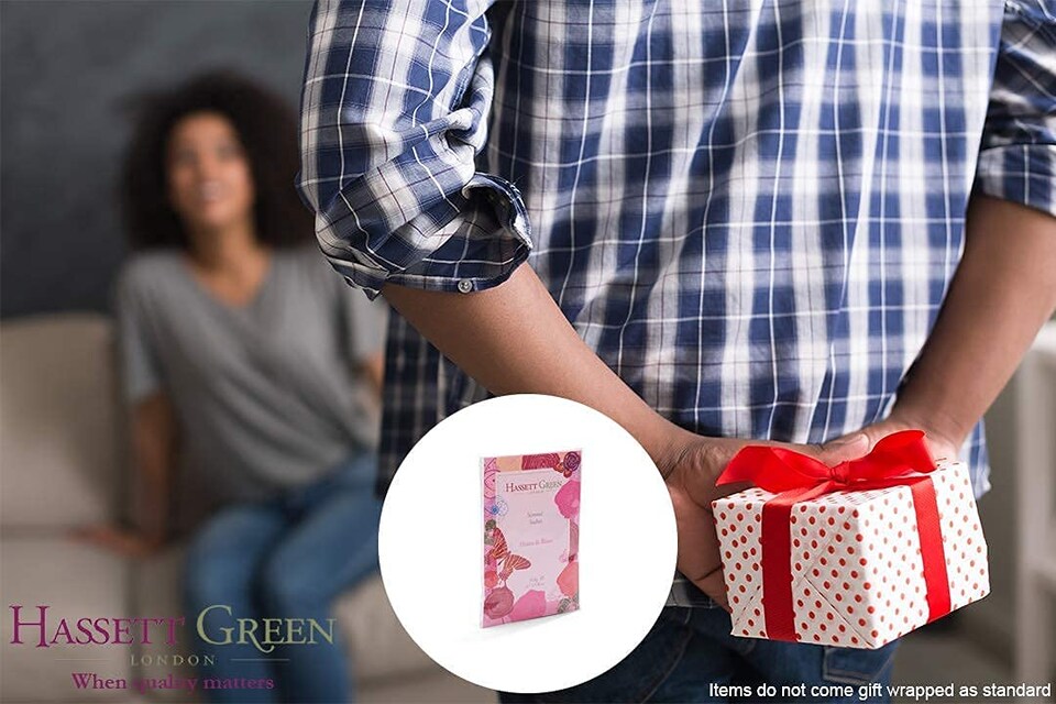 image 1 of Hassett Green London - Hearts & Roses - Handmade Large Scented Sachets - Pack of 15 - For Wardrobes & Drawers