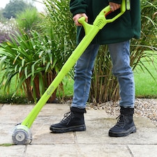 20v Cordless Weed Sweeper Clears Driveways, Paths, Patios and Pavings | Green