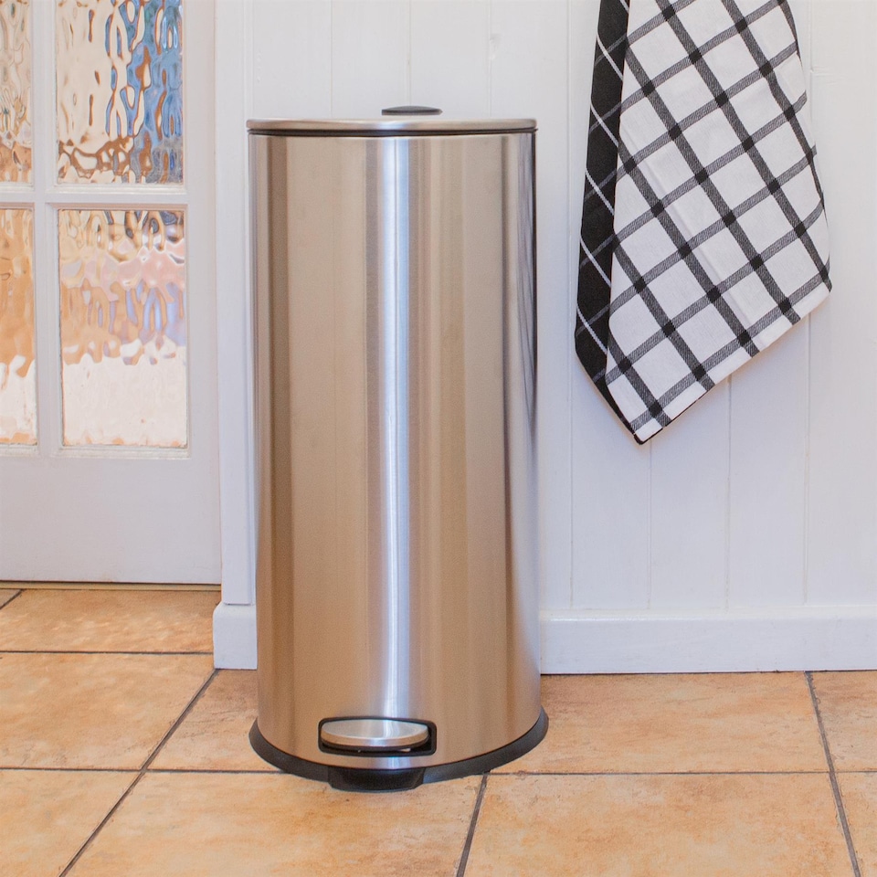 image 1 of Harbour Housewares Round Stainless Steel Kitchen Pedal Bin - 30L - White