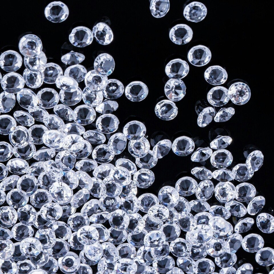 image 1 of 5000 Diamond Confetti Clear