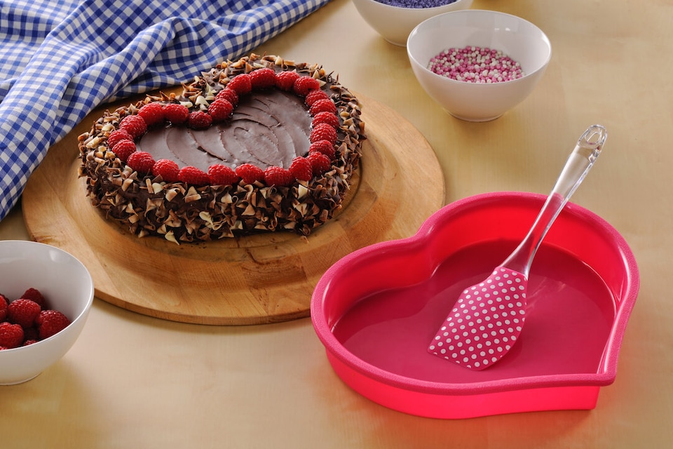 image 1 of Heart Silicone Mould and Spatula Baking Set