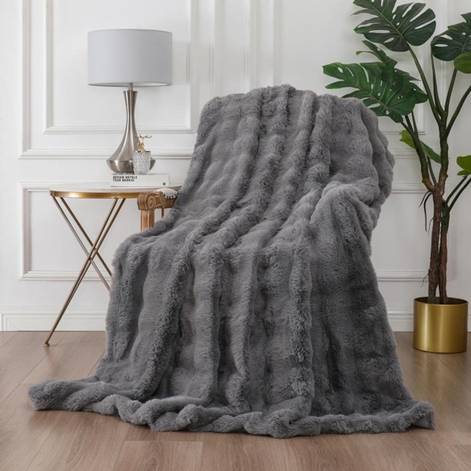 Luxury 3D Fur Polyester Blanket Soft & Cosy (150x200cm) | Grey | M | 1