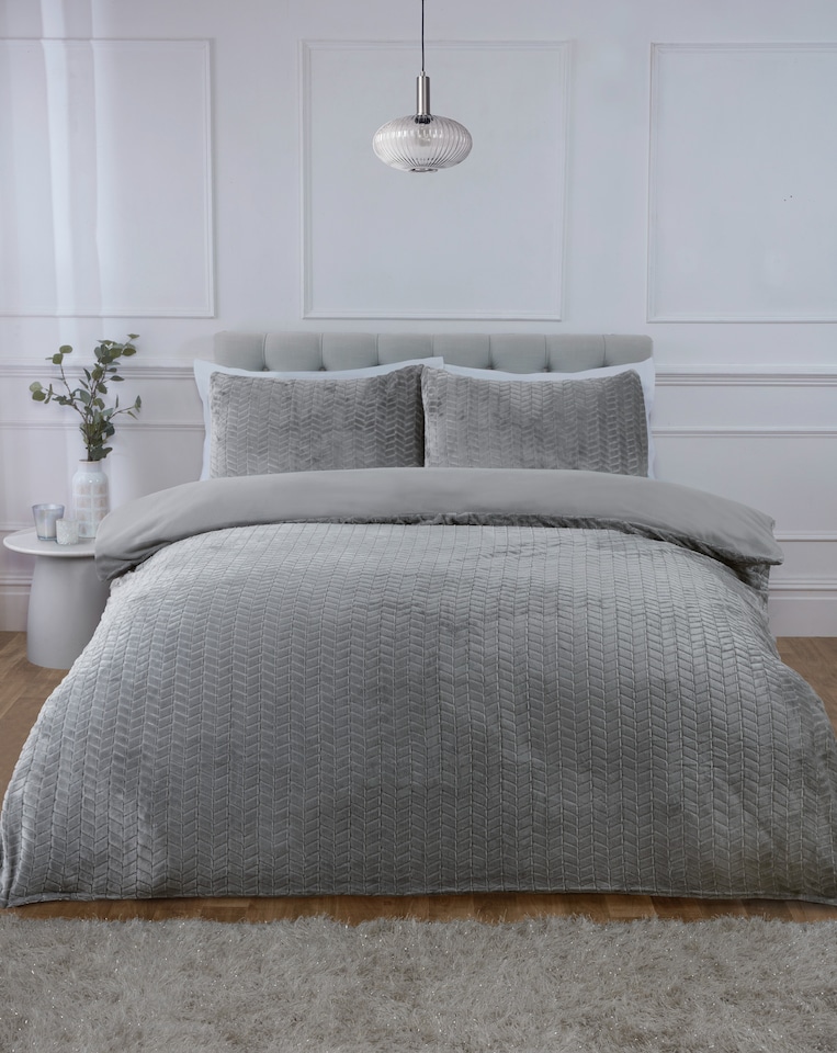 image 1 of Chevron Faux Teddy Polyester Fleece Duvet Cover Set with Pillowcase | Silver | King