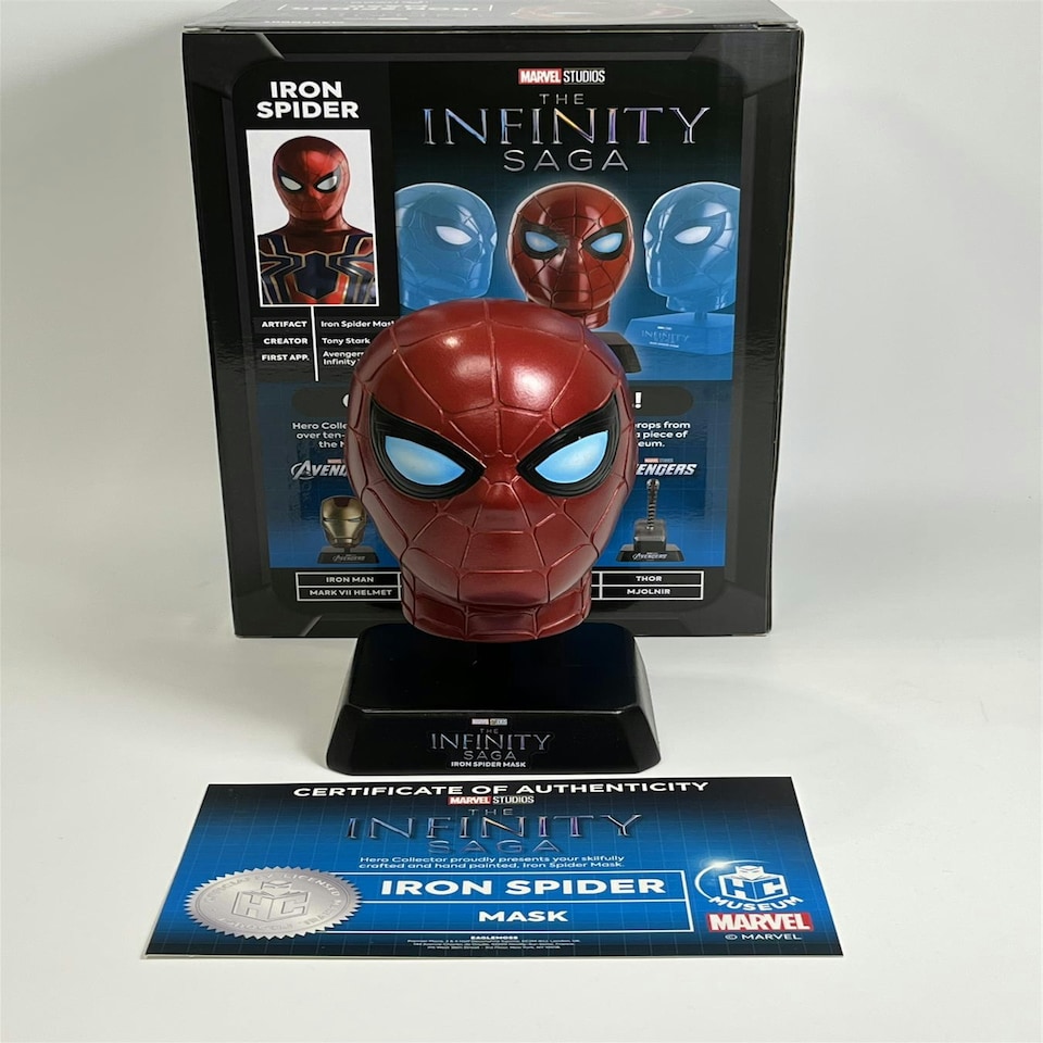 image 1 of Iron Spider Mask The Infinity Saga Avengers 18cm Polyresin Prop on Stand