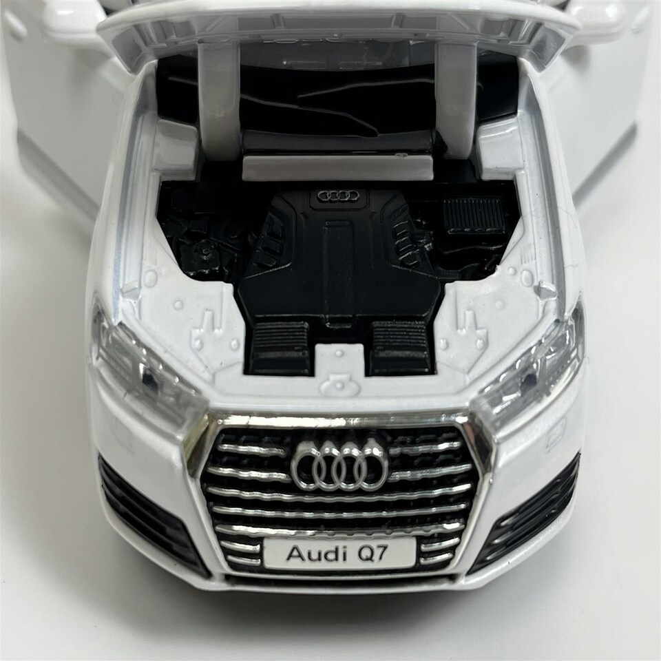 image 1 of Audi Q7 White LHD 1:32 Scale Tayumo 32140026