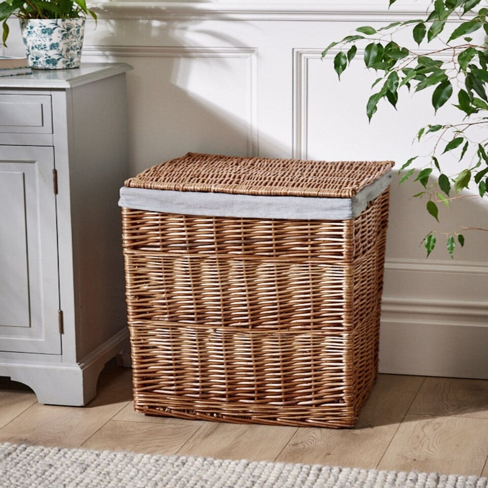 image 1 of Wicker Washing Basket with Lining N/A