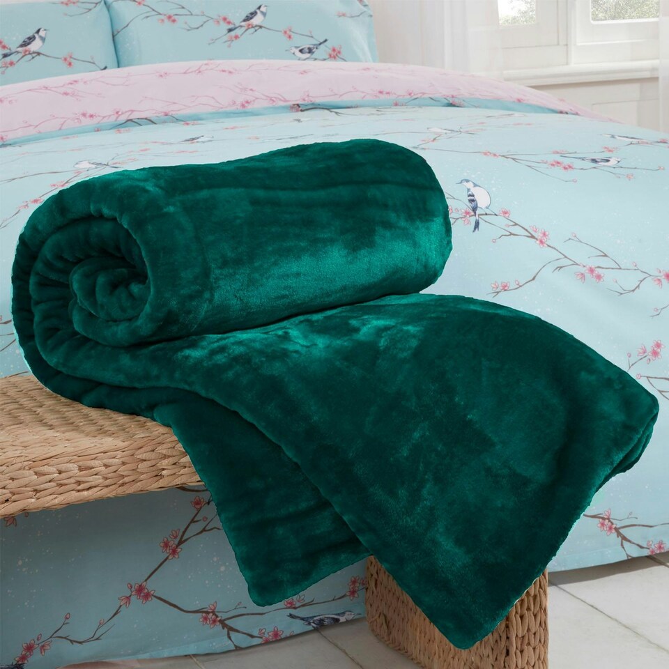 image 1 of OHS Luxury Mink Faux Fur Fleece Blanket, 150x200cm - Forest Green