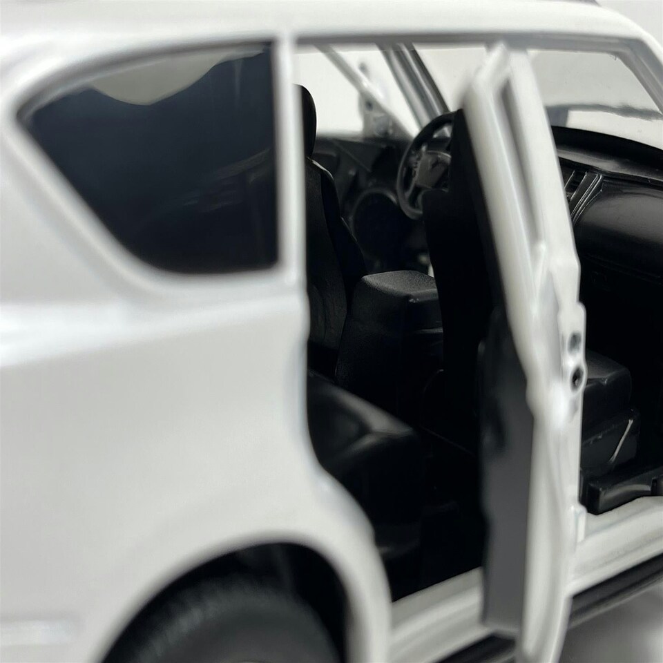 image 1 of Nissan Patrol Y62 White LHD 1:32 Scale Tayumo 32115013