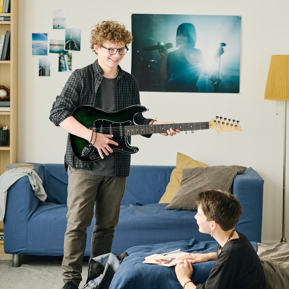 image 1 of SPORTNOW 6 String Right-Handed Electric Guitar, with 20W Amp, Digital Tuner, Space Strings, Picks, Shoulder Strap and Case Bag - Dark Green