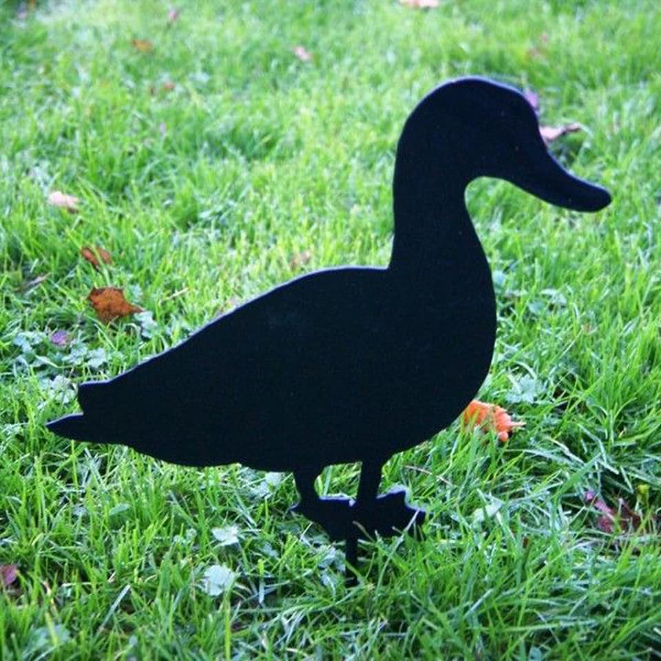Duck - Hand Made By Traditional Forge Powder Coated Steel Garden Ornament - Steel - H30 cm - Black