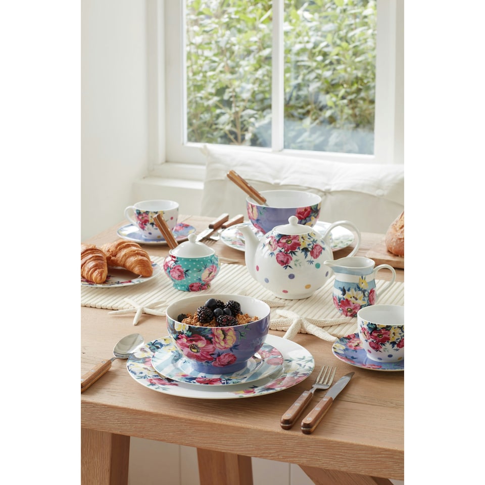 image 1 of Mikasa Clovelly Porcelain Bowl, 19cm Blue